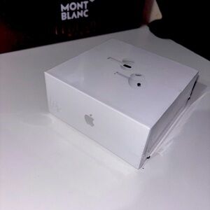 Apple AirPods in Classic White